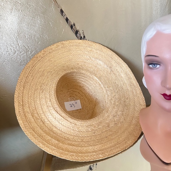 ASTOUNDING VINTAGE STRAW WIDE BRIM HAT + VERY LONG BLACK/IVORY BANDED FEATHER main image 6